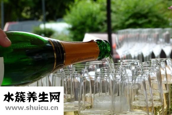 一箱礦泉水多少瓶