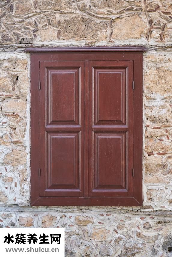 腳指甲變厚怎么回事