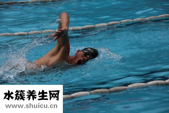 胸小怎么穿泳衣