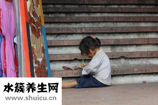 小孩為什么吐奶