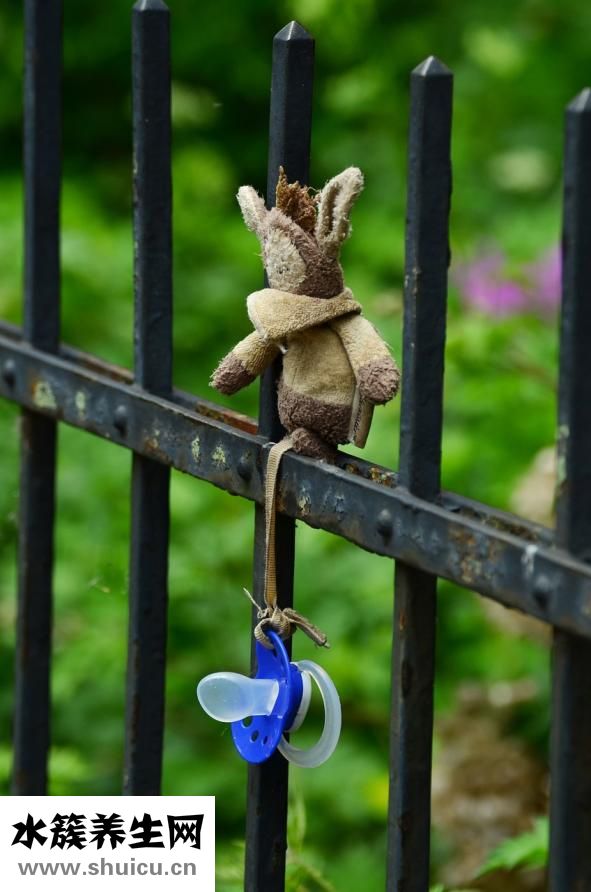 寶寶愛吐奶怎么辦