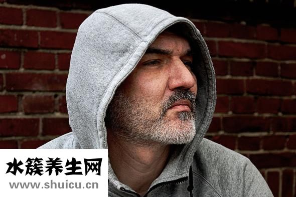 怎么樣給頭發(fā)補(bǔ)水