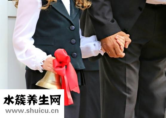 寶寶經常吐奶怎么辦