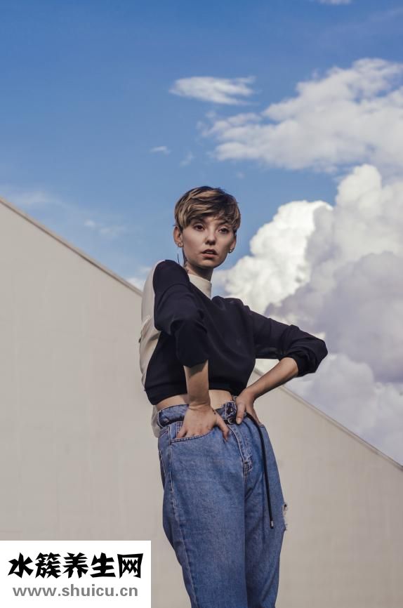 短發(fā)如何使用卷發(fā)棒