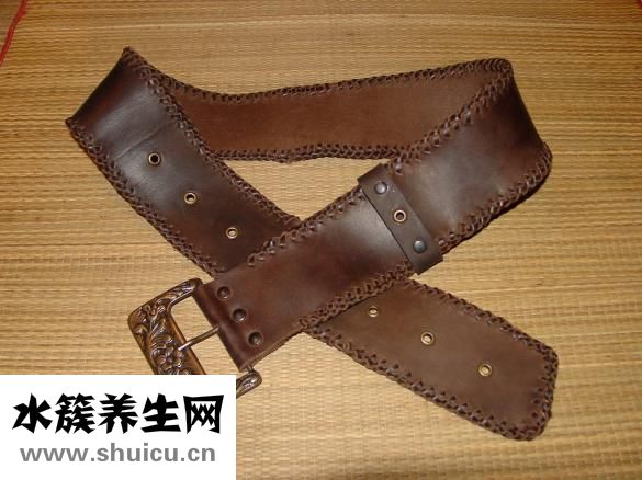 背帶褲怎么搭配