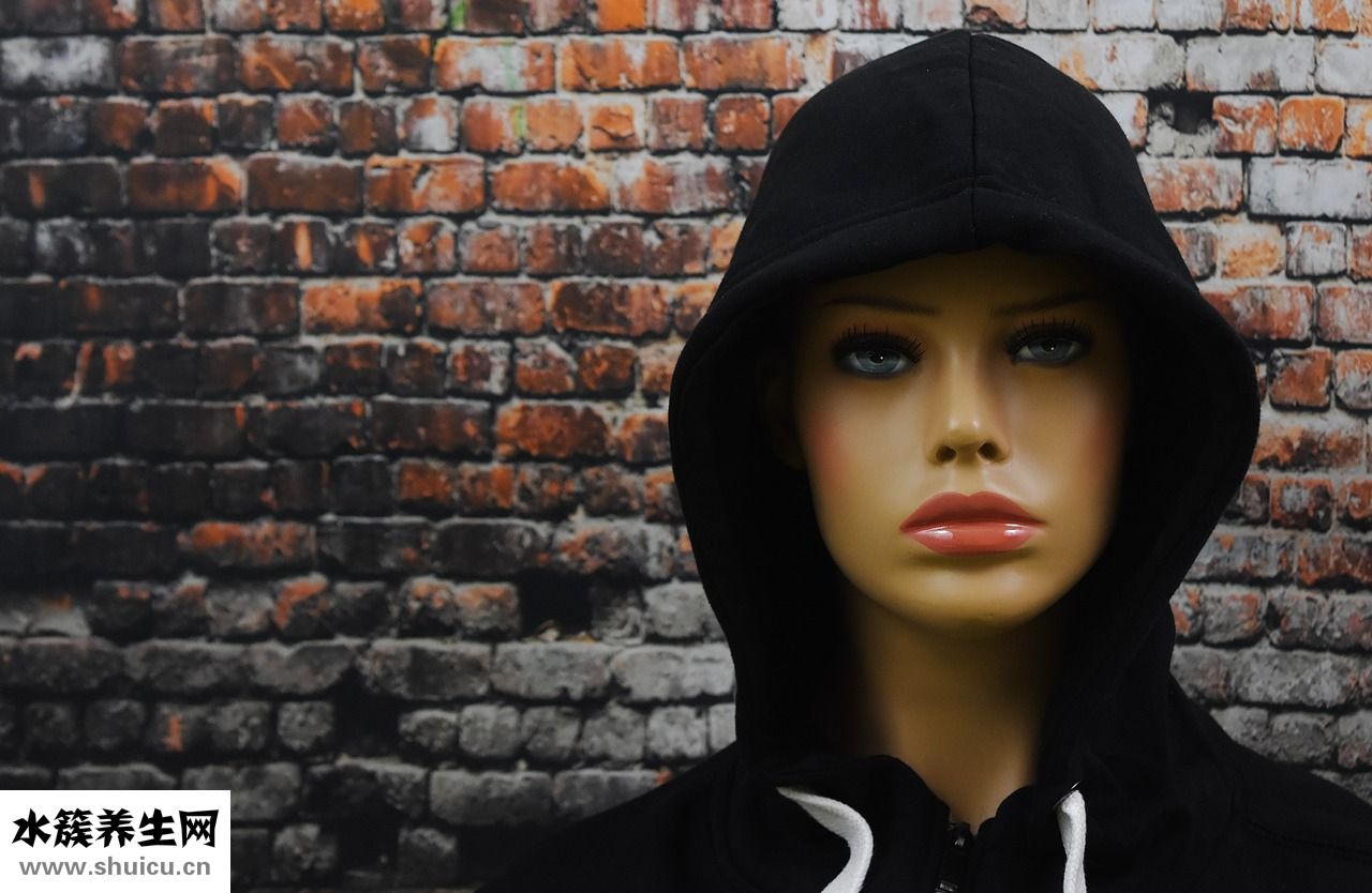 露華濃眼線膏怎么樣