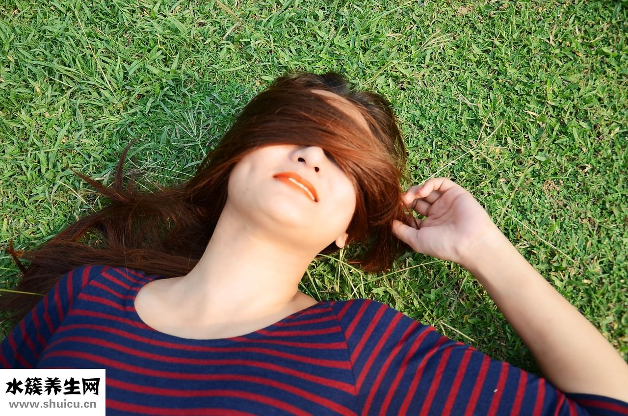 深灰色頭發(fā)怎么染