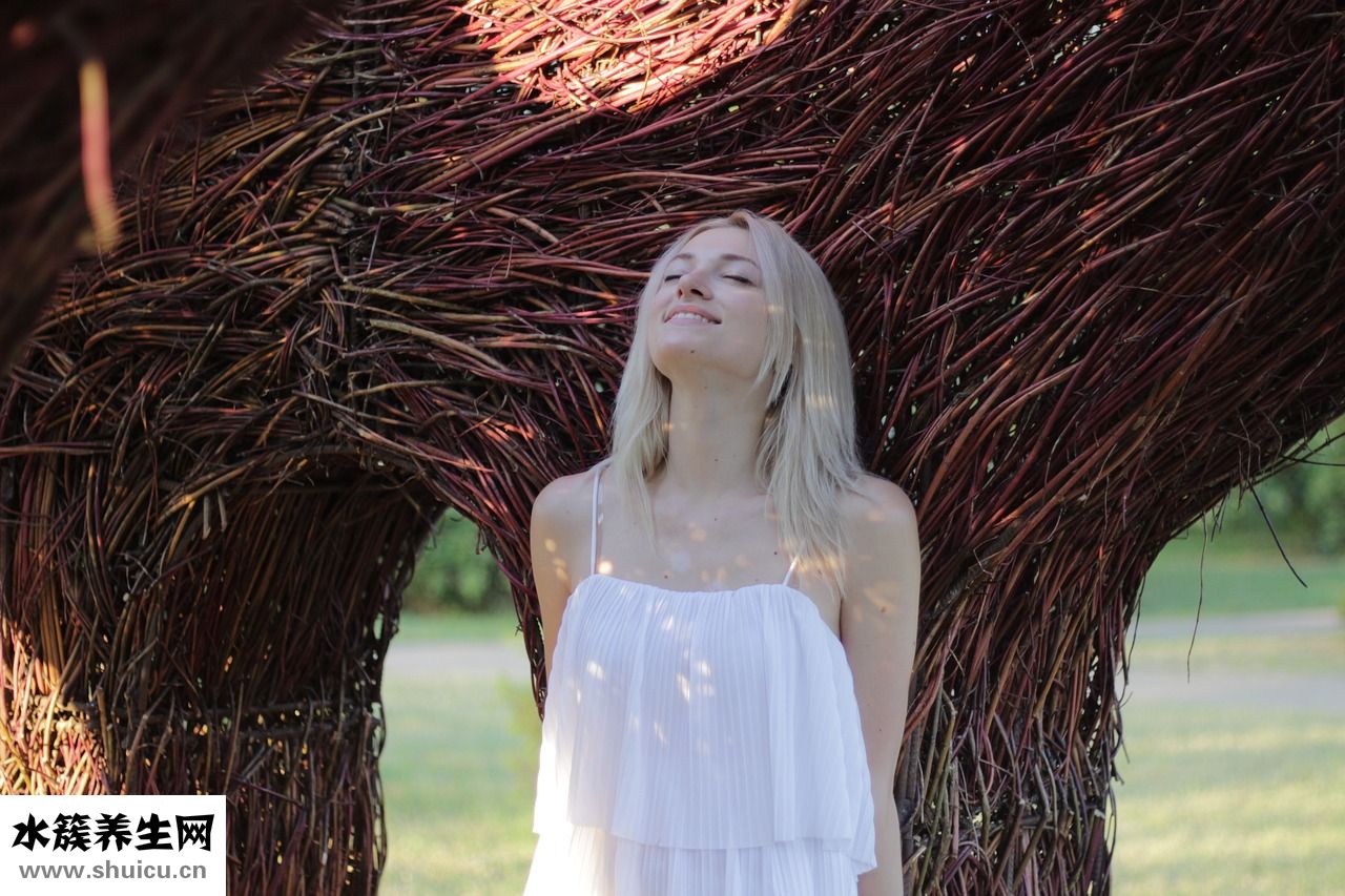 嘴唇起白泡怎么辦