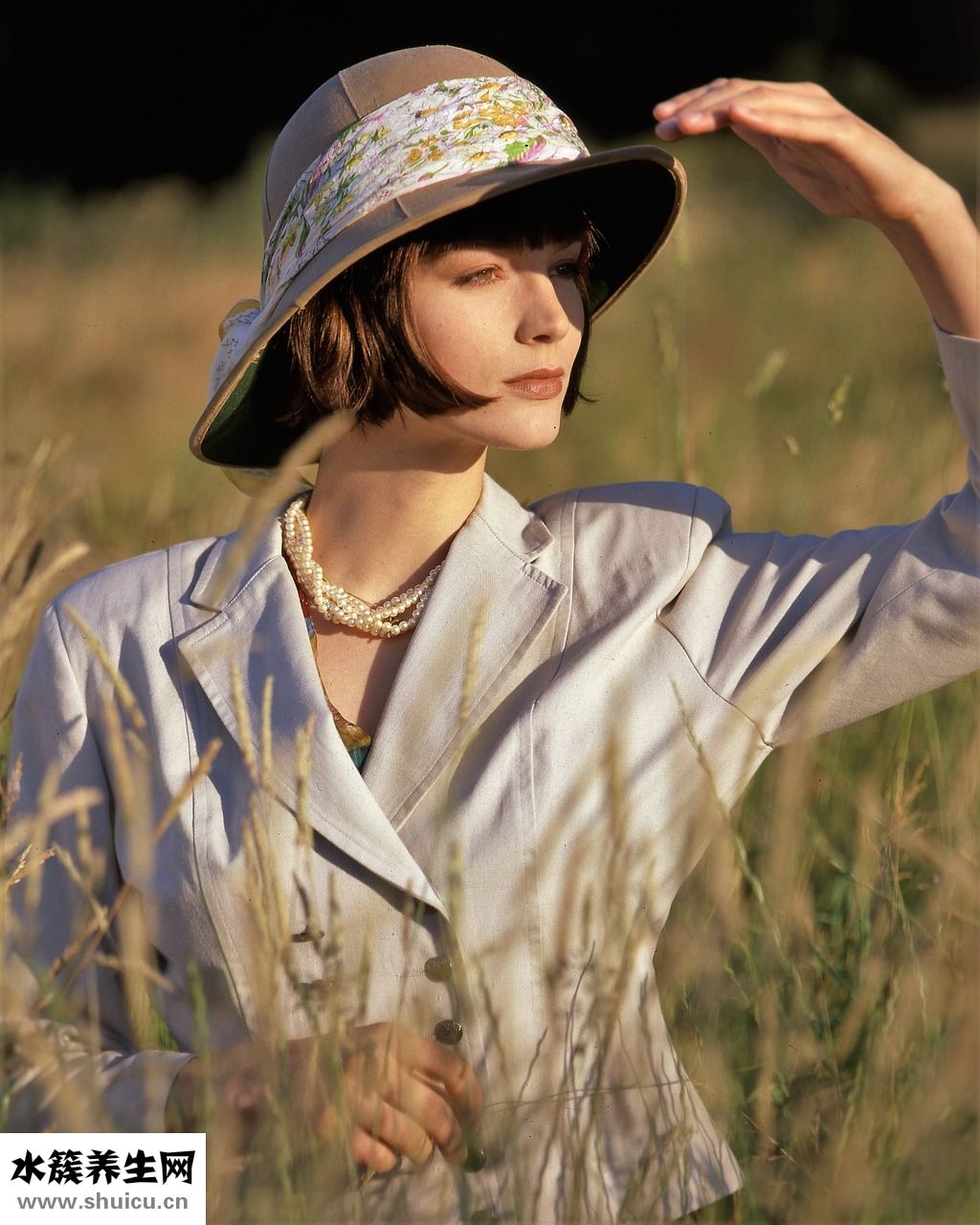 頭發右分怎么分