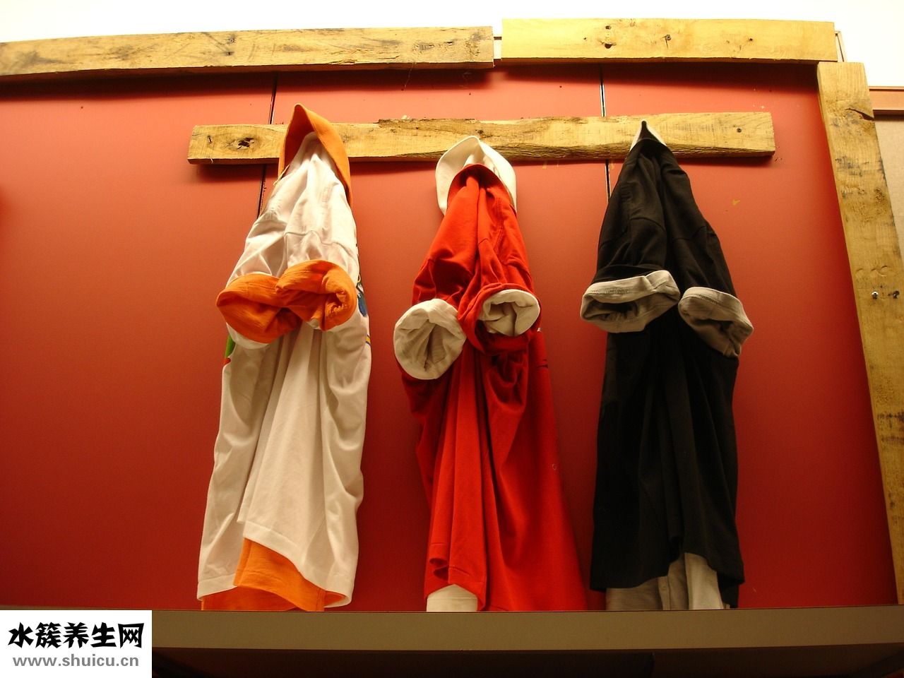 衣服黃了怎么洗