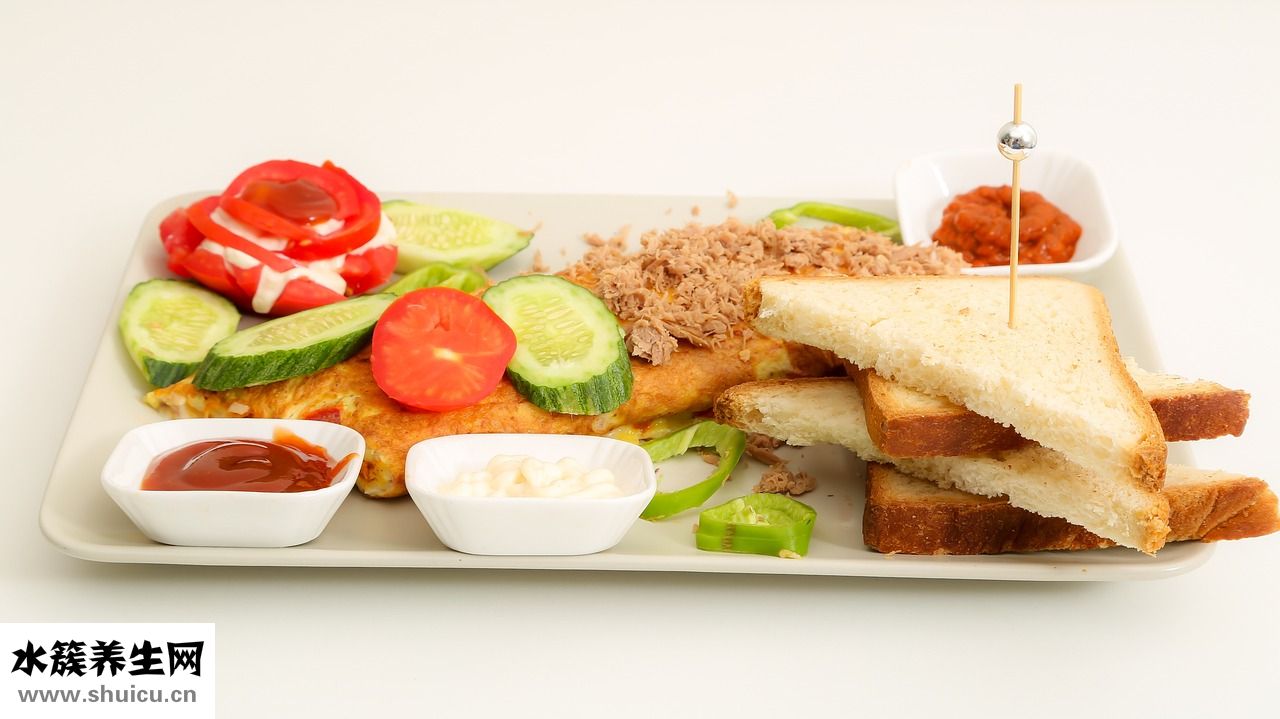 怎么拿包裝紙包漢堡