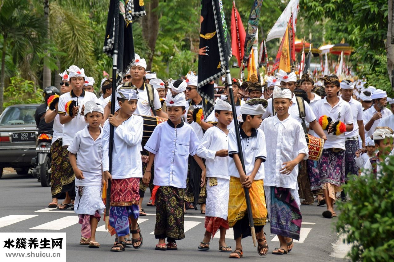 出現幻聽幻想怎么治