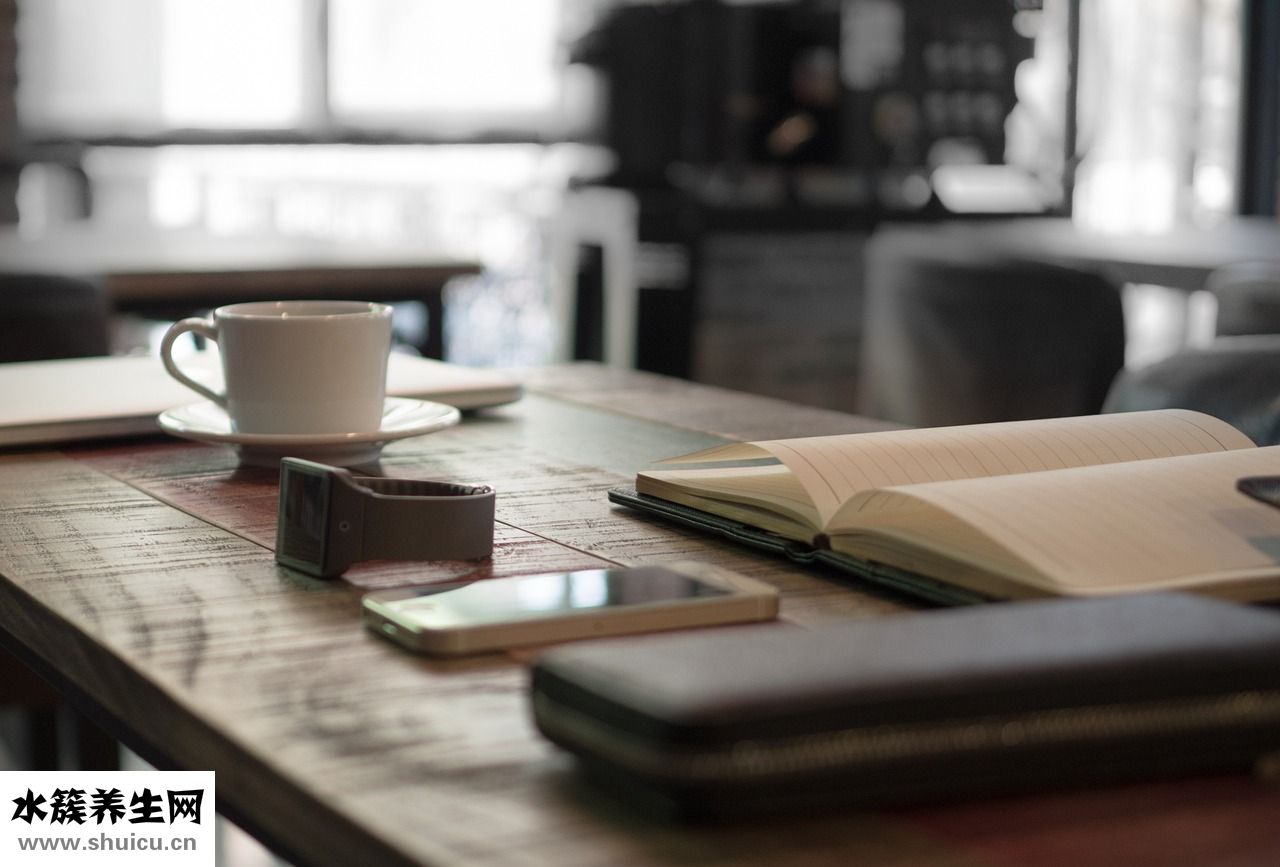 沖肩俯臥撐怎么做