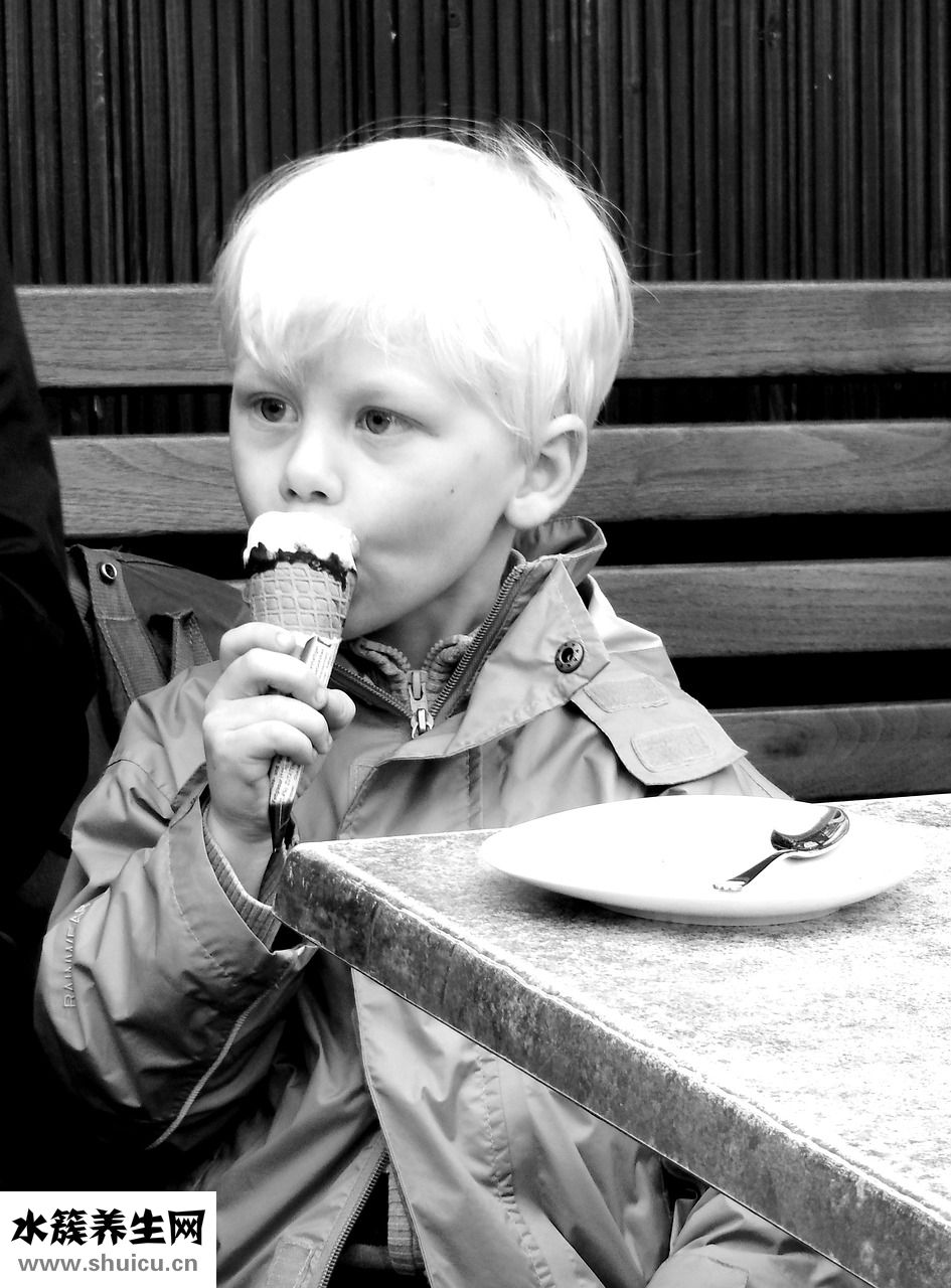 新生兒漲肚子怎么辦