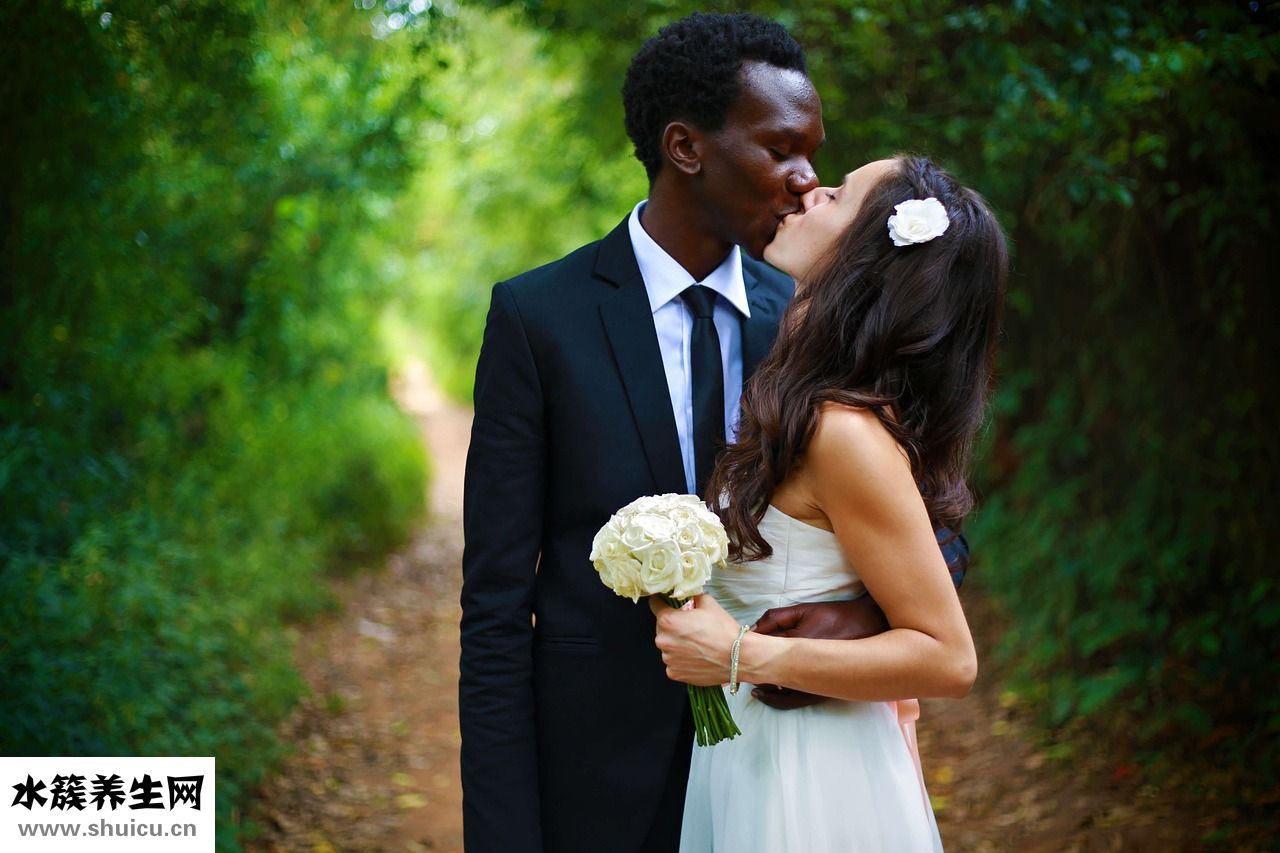 接吻魚不怎么動