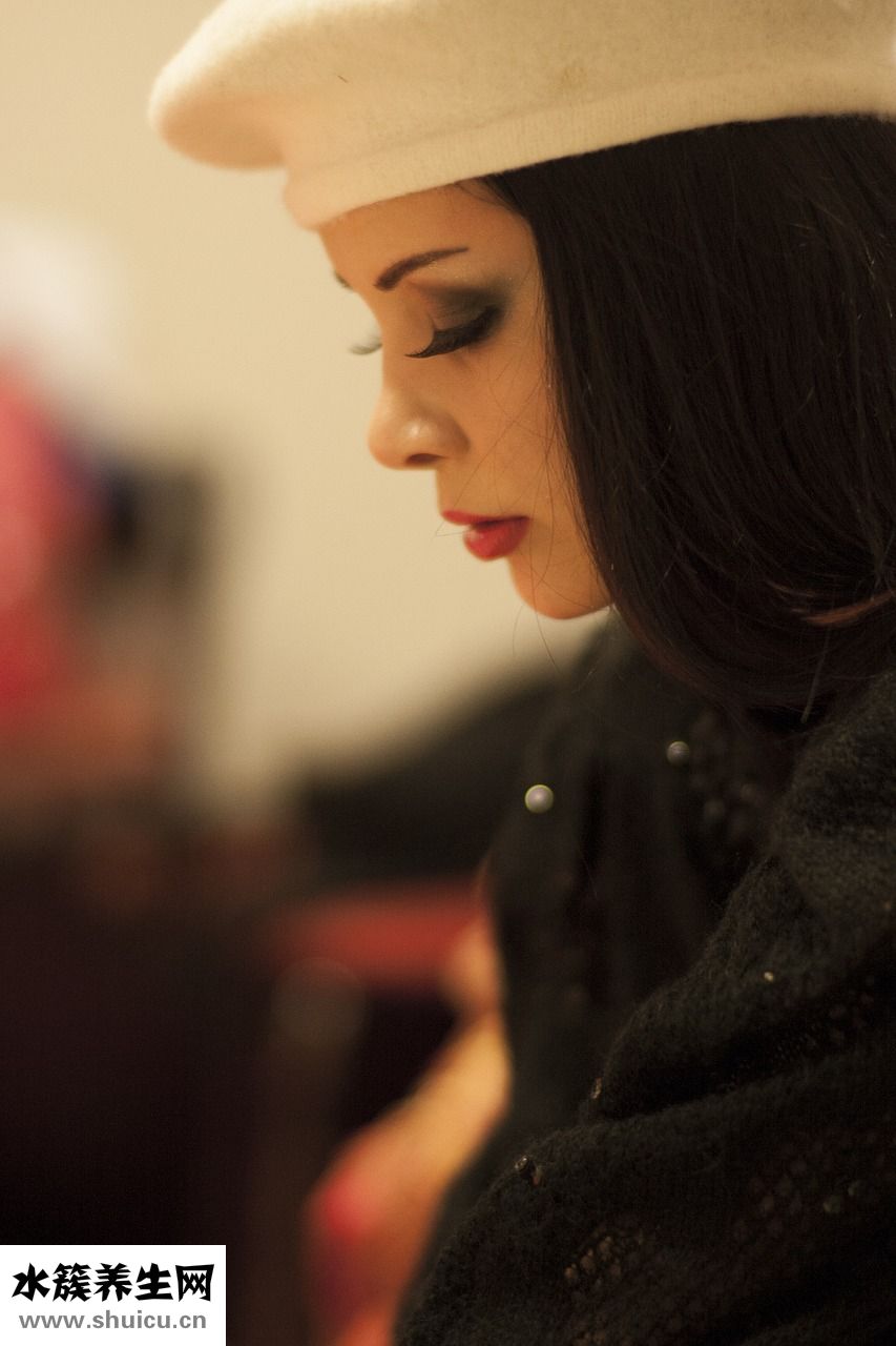 眉間有皺紋怎么辦