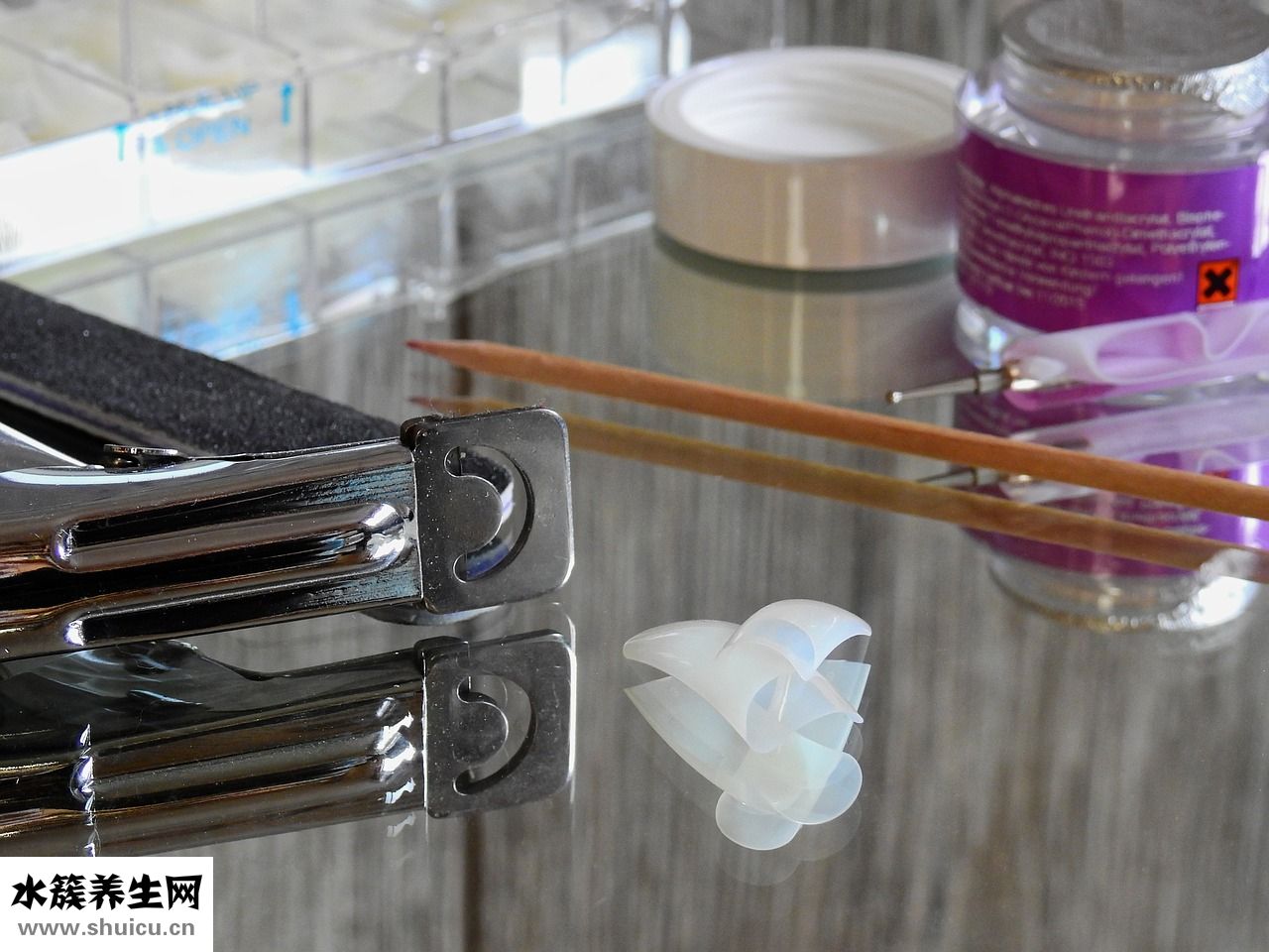 在家怎么卸指甲膠