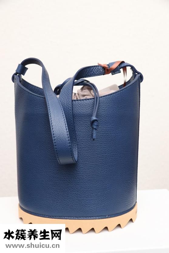 皮包泡水了怎么辦