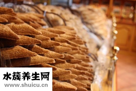 窟牙后怎么刷牙