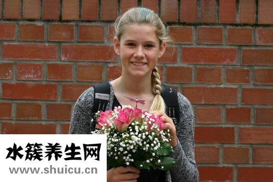 戴月琴長發怎么