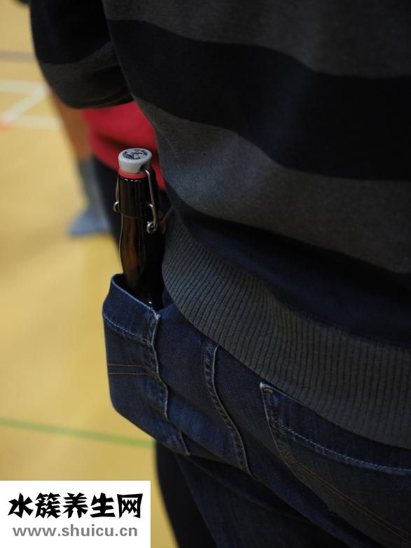 牛仔褲怎么穿沒褶