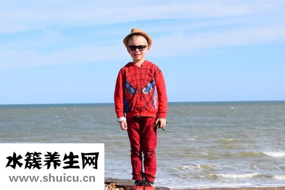 小孩膽小怕生怎么辦