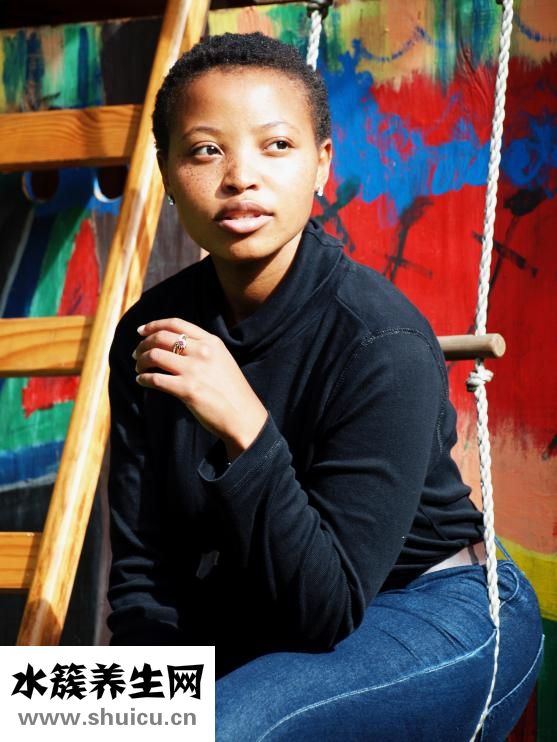 臉上有白癬怎么回事