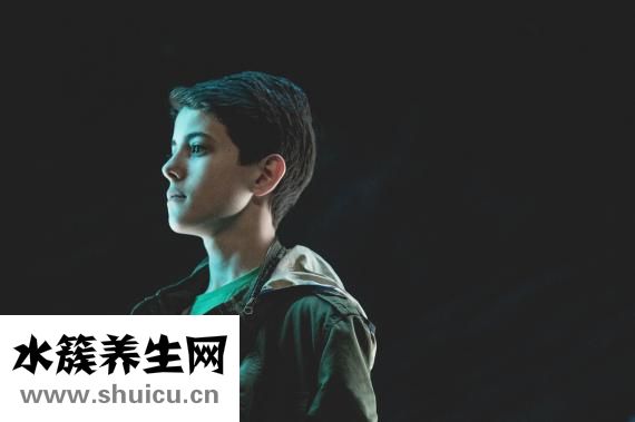 男生膚色偏黑怎么辦