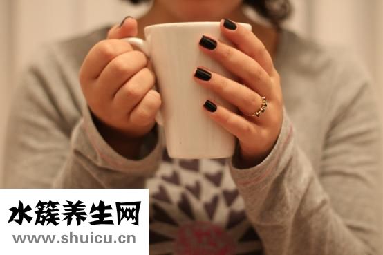 手有點腫是怎么回事