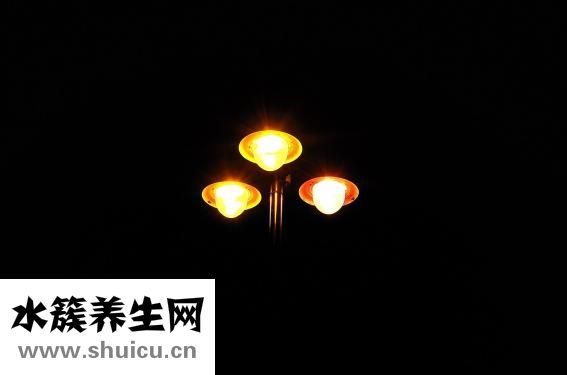 女人皮膚黃怎么辦