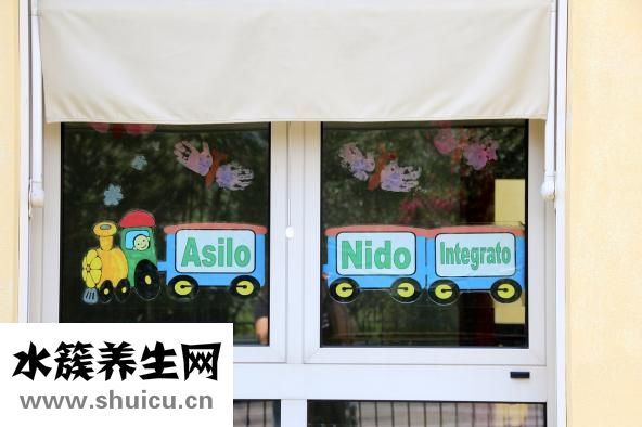 寶寶連體衣怎么開(kāi)檔