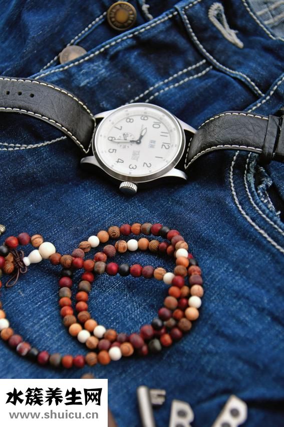 寶寶連體衣怎么開(kāi)檔