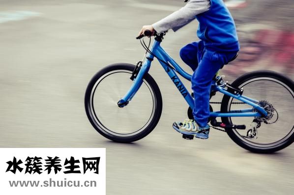 小孩鬧夜怎么辦