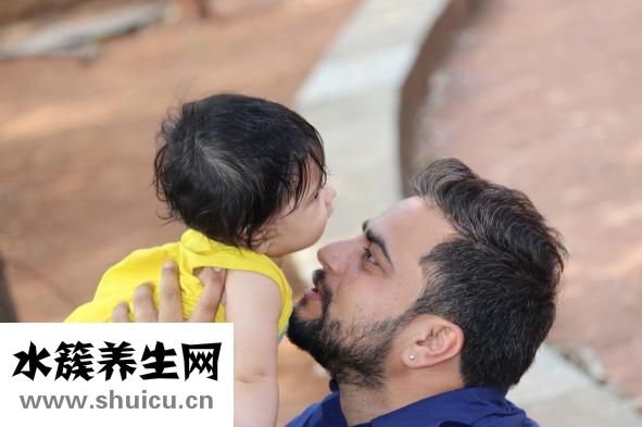 男士背頭發型怎么弄