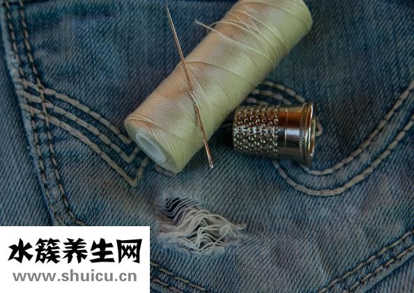 西服怎么裝行李箱