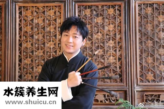 潘粵明怎么成名的