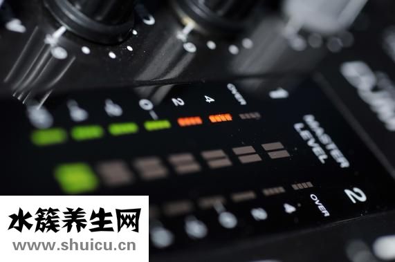 取硅油的手術(shù)怎么做