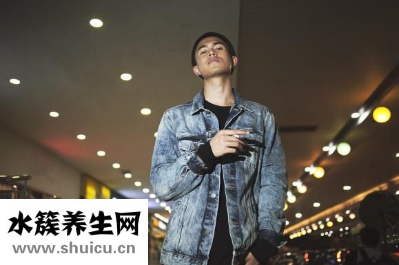 男生頭發直怎么辦