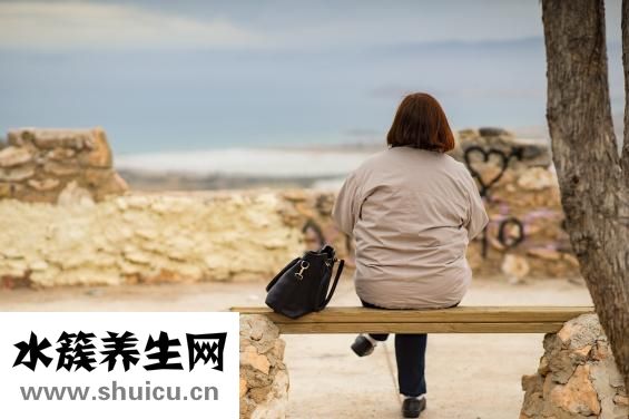 背后酸脹怎么回事