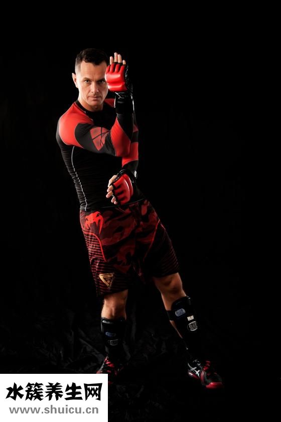 足球怎么用身體