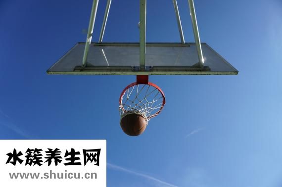 足球怎么用身體