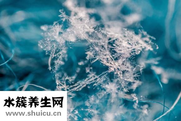 后背冰涼怎么回事