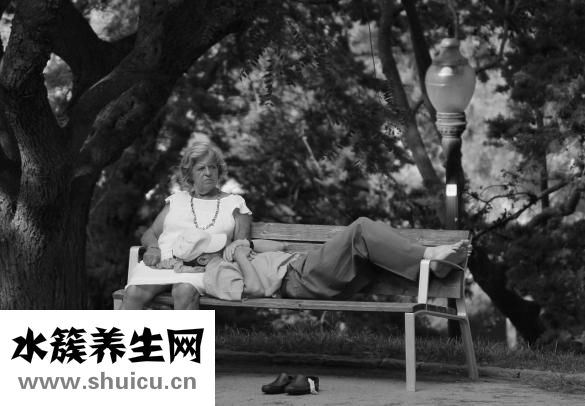 老愛眨眼睛怎么辦