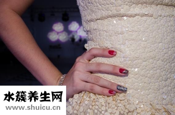 手鐲拿不出來怎么辦