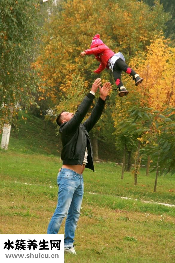 女兒很恨爸爸怎么辦