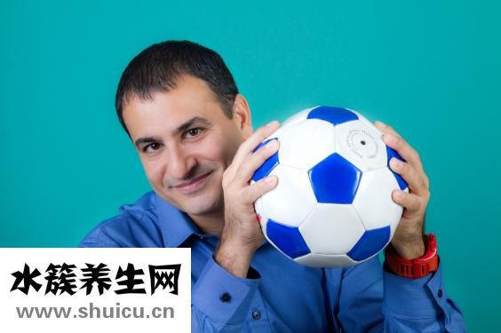 不會右腳踢球怎么辦