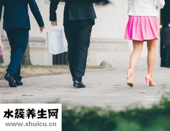 后腰兩側肥肉怎么減