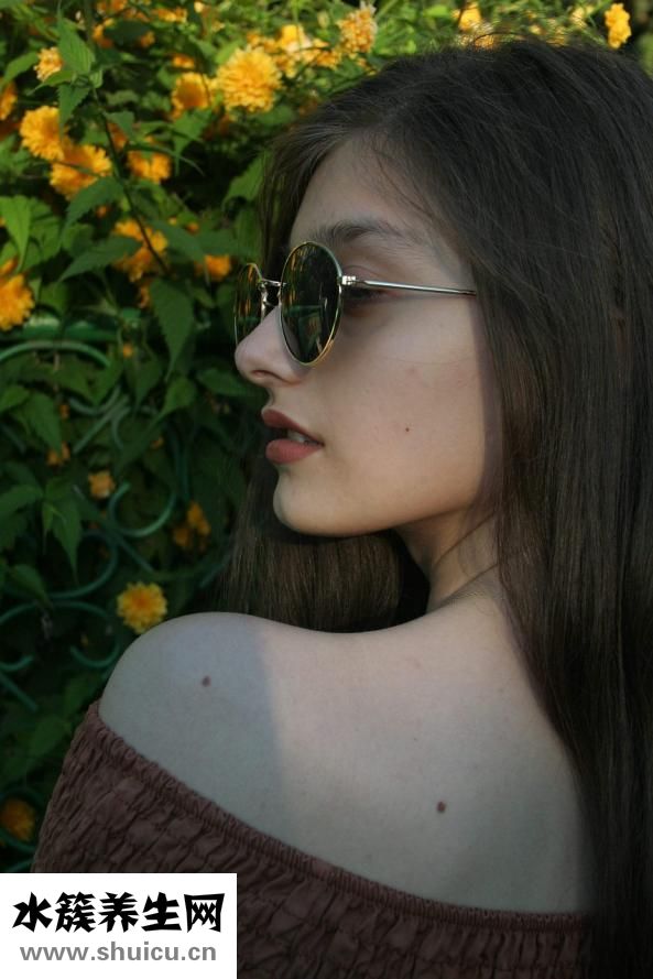 我的眼睛怎么是綠的