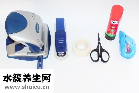 膠水粘到身上怎么辦