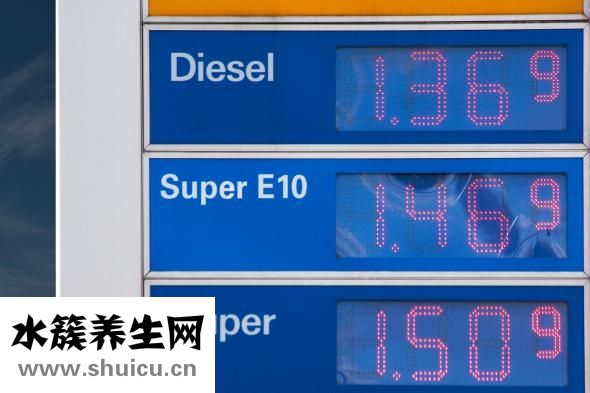 打嗝右胸疼怎么回事